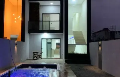 Excelente sobrado com piscina e  pertinho da praia !