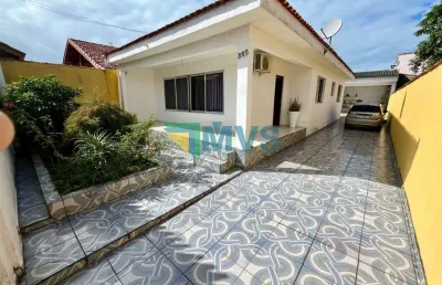 Casa à venda em itanhaém-sp, no balneário gaivotas: 2 quartos, 2 salas, 1 banheiro, 5 vagas de garagem, 140m². imperdível!