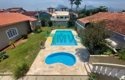 Imperdível casa à venda em peruíbe-sp no balneário são joão batista: 5 quartos, 2 suítes, 3 salas, 4 banheiros, 8 vagas, 200m² de área!
