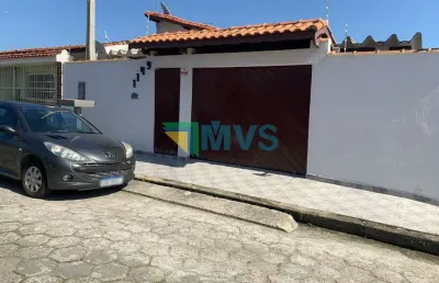 Imperdível oportunidade! casa à venda em itanhaém-sp, bairro suarão: 2 quartos, 1 suíte, 2 salas, 2 banheiros, 4 vagas na garagem, 108m².