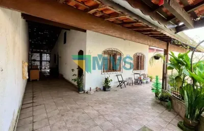 Casa à venda em itanhaém-sp, bairro gaivota: 3 quartos, 1 suíte, 2 salas, 2 banheiros, 4 vagas, 145m². confira!