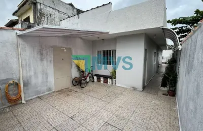Imperdível! casa à venda em itanhaém-sp, no balneário tupy. 2 quartos, 2 salas, 1 banheiro, 2 vagas de garagem. confira!