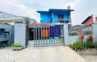 Sobrado com 252m² com 04 dormitórios (01 suíte), 03 vagas e churrasqueira - vende-se no centro de ribeirão pires