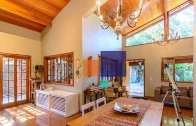 Casa a venda com 350m², 4 quartos, 4 banheiros sendo 2 suites e 5 vagas - granja viana