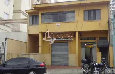 Assobradado com 2 casas grandes e comercio embaixo na saude. excelente para investimento