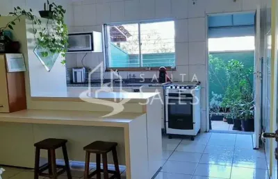 Casa sobrado com 133m2 3 dormitório, 3 vagas de garagem, jardim aeroporto