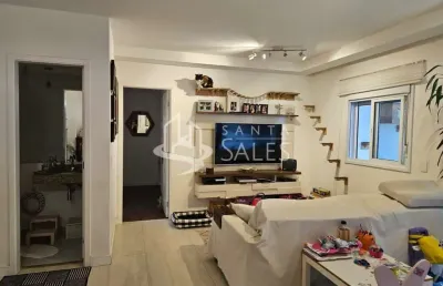 Apartamento  3 quartos, sendo 3 suítes, e 4 banheiros no total.