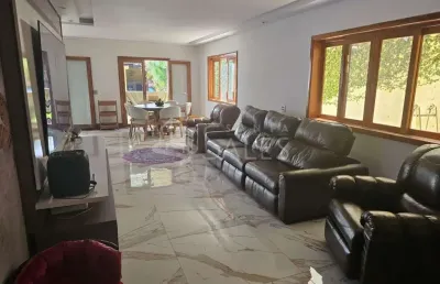 Casa de luxo com 5 quartos e 3 suítes no butantã, são paulo: 330m², 2 salas, 8 banheiros e 3 vagas.