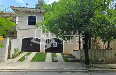 Espaçosa casa residencial em frente à praça hélio smidt. piscina, chuurrasqueira, 4 grandes quartos de frente para piscina. comodamente 6 vagas