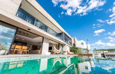 Casa em condomínio fechado com 4 quartos à venda na rua bertha loforte gonçalves, 80, teresópolis, porto alegre por r$ 4.890.000