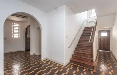 Casa comercial para alugar na rua marquês do pombal, 162, moinhos de vento, porto alegre por r$ 16.800