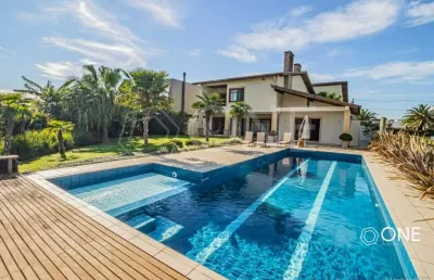 Casa em condomínio fechado com 5 quartos à venda na avenida juca batista, 8000, belém novo, porto alegre por r$ 3.900.000