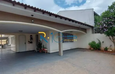 Casa assobradada  a venda terreno de 309,38 m² , 219,86 m² de construção  .