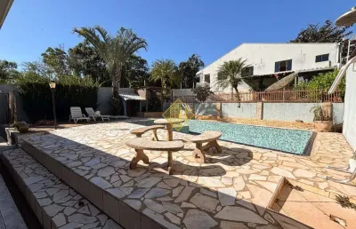 **casa com 02 suítes, piscina e area de festas, toledo - pr**