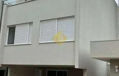 Sobrado à venda, 3 quartos, 2 suítes, 2 vagas, pioneiros catarinenses - cascavel/pr