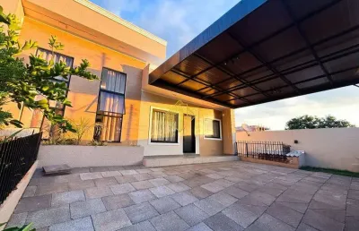 Casa ampla com excelente espaço de lazer, com 500m² de terreno: