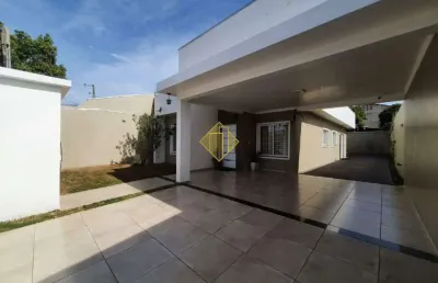 Casa com duas suites e 6 vagas próximo a univel com sobra de terreno bairro santa cruz cascavel pr