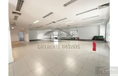 Prédio para alugar na Rua Victório Santim, 95, Itaquera, São Paulo