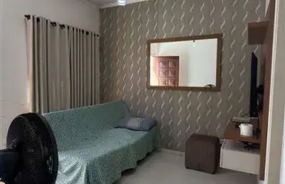 Vendo casa mobiliada com 01 dormitório com garagem em condominio na tupi, próximo a delegacia de policia e posto de saúde