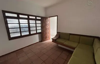 Vendo casa geminada de 01 dormitório na ocian com 02 vagas de garagem cobertas