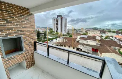Apto com 62 m² com 2 quartos sendo 1 suíte semimobiliado.