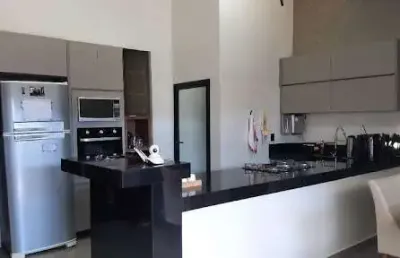 Linda casa com 3 dormitórios sendo 1 suíte com closet, 250m² de terreno,  à venda por r$ 810.000,00 - jardim botânico - franca/sp