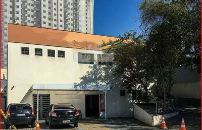 Prédio comercial, próximo do corredor abd, com 1.021 m² de terreno e 1.230 m² de área construída