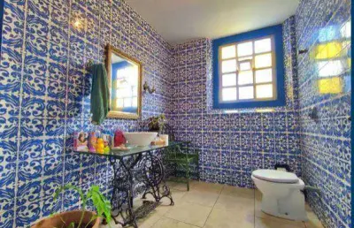 Sobrado colonial - com 04 quartos a 100 metros da praia