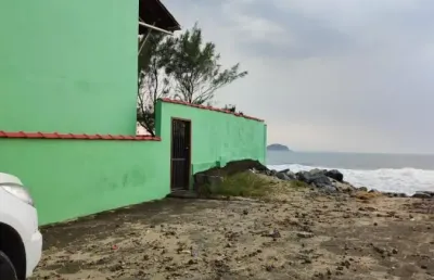 Casa à venda na frente do mar na praia de balneário barra do sul - sc