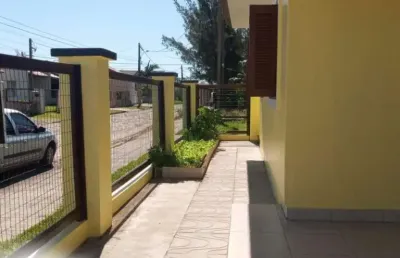 Casa mobiliada com 2 dormitórios próximo a upa de tramandaí