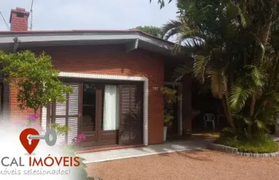 Casa com 4 apartamentos próximo ao braço morto em imbé