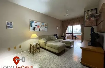 Cobertura localizada em uma das avenidas principais