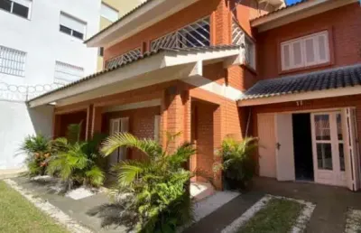 Excelente sobrado, com 4 dorm. no centro de tramandaí-rs