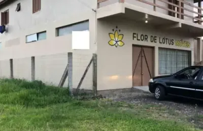 Sobrado com 250 m2 ideal para morar e ter um mercado ou bar numa avenidade em tramandaí