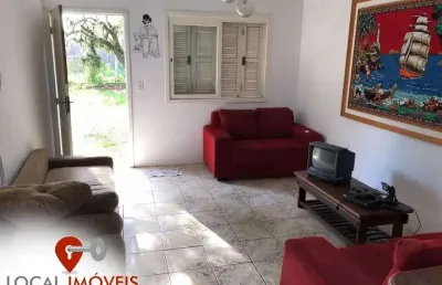 Casa no bairro emboaba. ótima opção para investimento