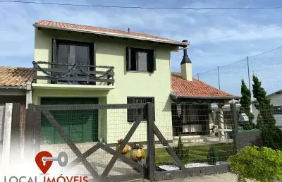 Sobrado localizado próximo ao mar em nova tramandaí