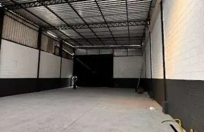 Sala comercial para alugar na Rua Antônio Bovi, 128, Serraria, Diadema