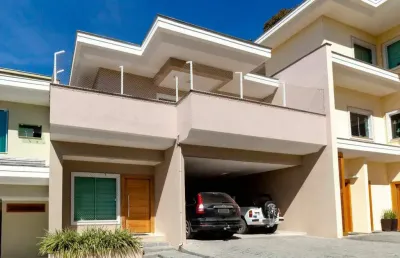Casa com 3 quartos para alugar na Rua Recife, 1194, América, Joinville