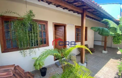 Casa linear com 3 dormitórios à venda, 180 m² por r$ 670.000