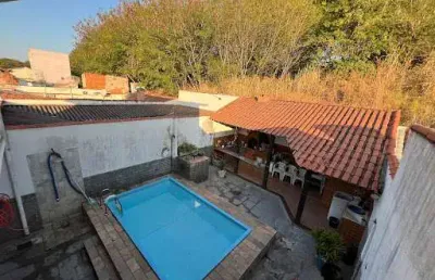 Casa com 2 quartos e área de lazer completa – bairro vila rica, volta redonda/rj