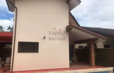 Casa em condomínio com 02 suítes, piscina e edicula.