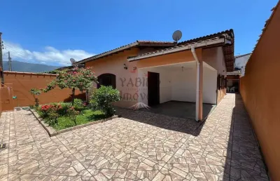 Ótima casa térrea com 03 dorm. sendo 01 suíte, amplo quintal.