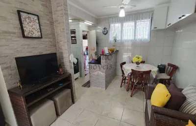 Casa em világio perto da praia, com piscina e mobiliado.