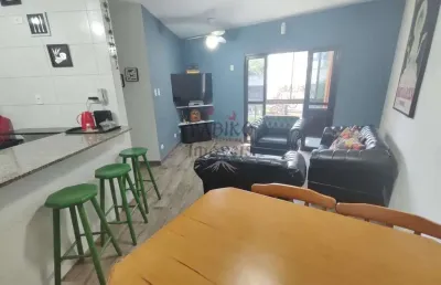 Apartamento perto da praia, com 02 vagas, elevador e piscina.