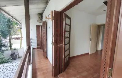 Casa villagio com 2 quartos, sacada e 100 metros praia