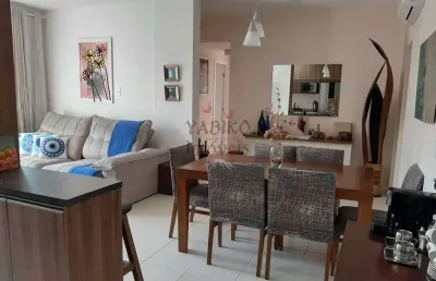 Apartamento térreo com 03 dormitórios (01 suíte), piscina.