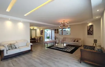 Casa duplex com 5 quartos, 533m² de terreno, na estrada do coco!
