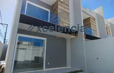 Casa triplex com 3 suítes, 150m2, nova, em stella maris!