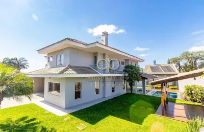 Casa com piscina e espaço gourmet em santa felicidade