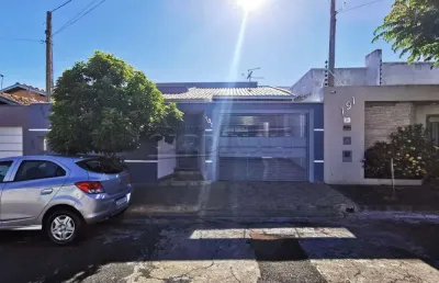 Casa com 3 quartos à venda na Avenida Isaias Soares Castro, 181, Jardim São Francisco, Araraquara